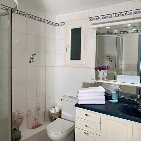 Avec Piscine, Sauna Et Vue Imprenable