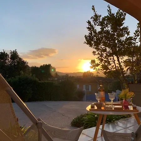 Avec Piscine, Sauna Et Vue Imprenable *